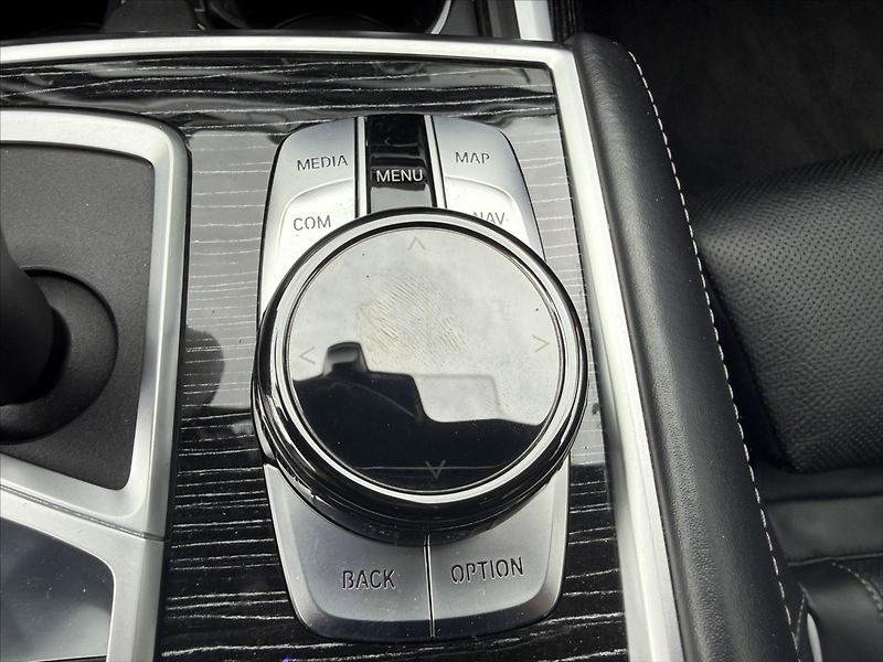 BMW Řada 7 3,0 xDrive 740d - fotka 22 z 39