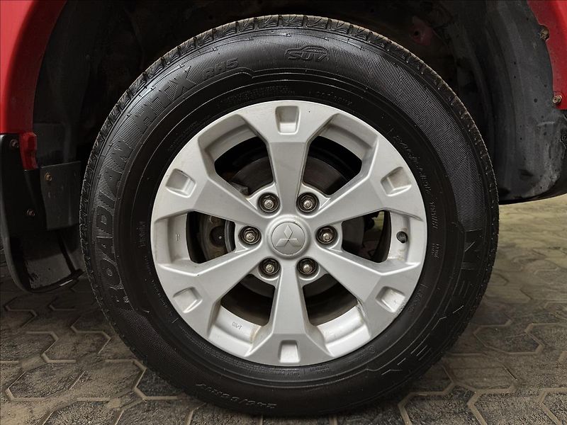 Mitsubishi L200 2.5DI-D INTENSE 4WD HARDTOP - fotka 33 z 35