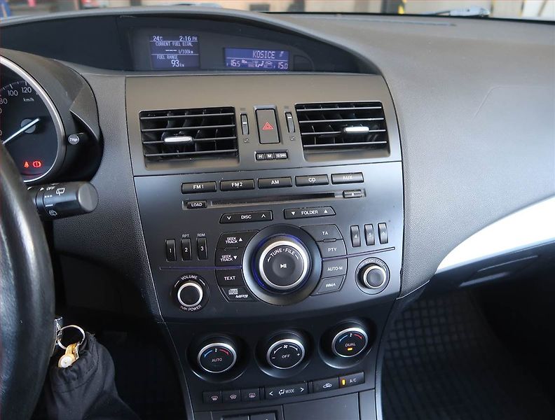 Mazda 3 (2012) 1.6, Serv.kniha, Tempomat - fotka 12 z 17