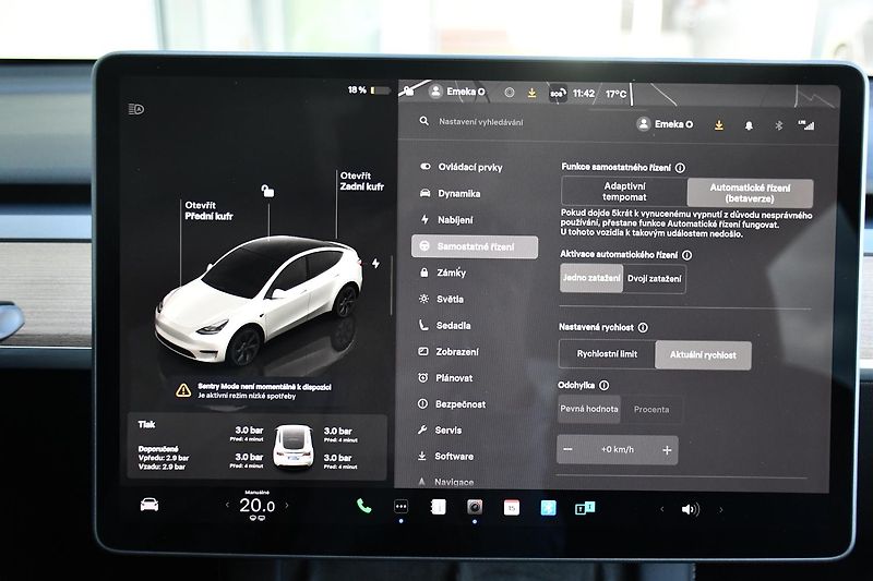 Tesla Model Y LONG RANGE DUAL REZERVACE - fotka 27 z 38