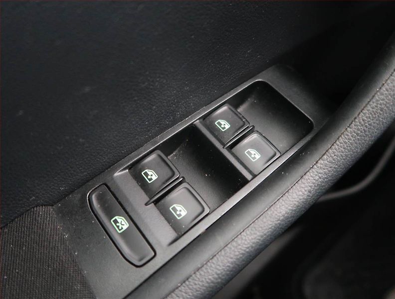 Škoda Fabia (2018) Style 1.0 TSI, Navi, Tempomat - fotka 15 z 20