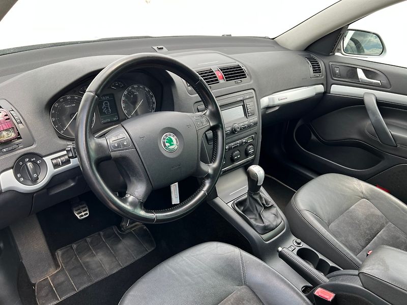 Škoda Octavia (2007) Scout 2.0TDi 103kW! - fotka 12 z 23