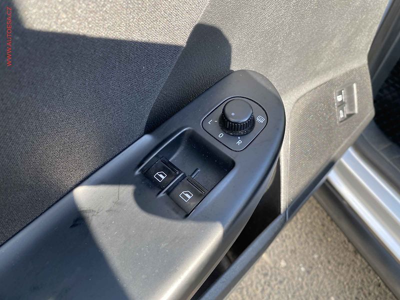 Volkswagen Passat (2008) 1.9TDi, autoAC - fotka 13 z 16