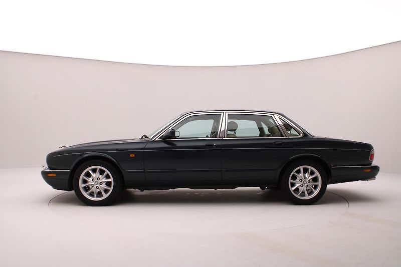 Jaguar XJ V8 4.0 SOVEREIGN AUT - fotka 9 z 31