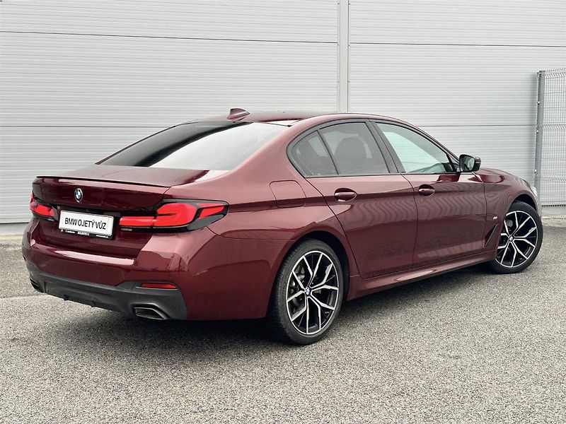 BMW Řada 5 520d xDrive Sedan - fotka 2 z 17