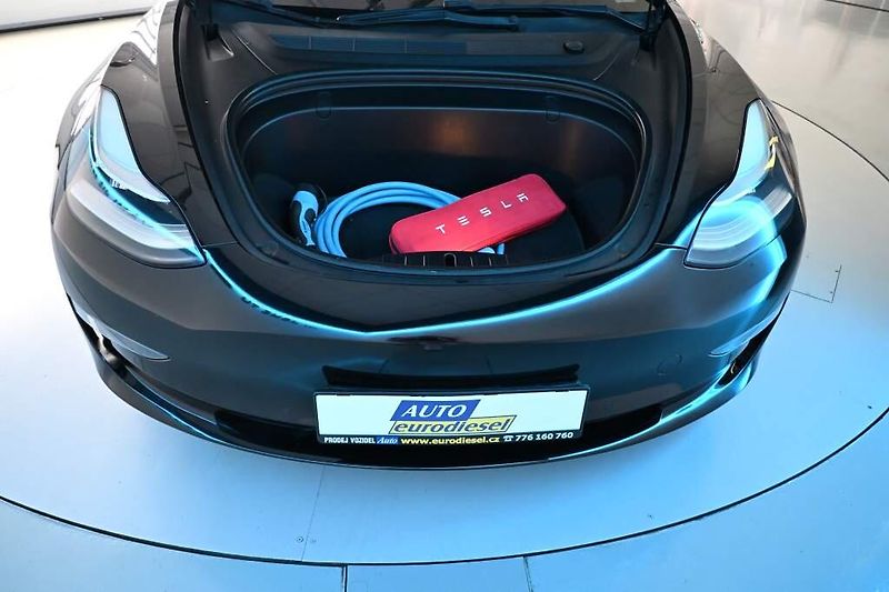 Tesla Model 3 (2019) AWD DUALMOTOR 350 KW LED Kamer - fotka 35 z 36