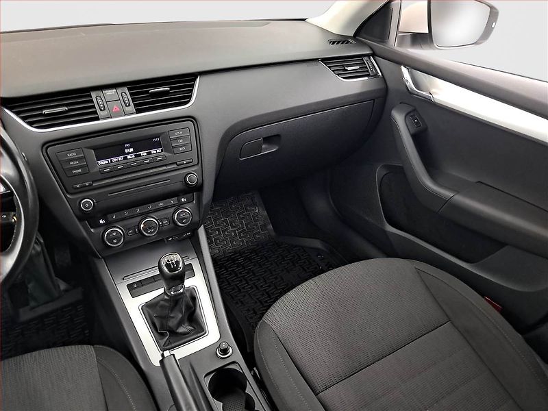 Škoda Octavia (2013) 1.6 TDI, Tempomat - fotka 8 z 17