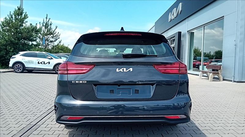 Kia Ceed 1,5 SW T-GDi 7DCT SPIN - fotka 5 z 13