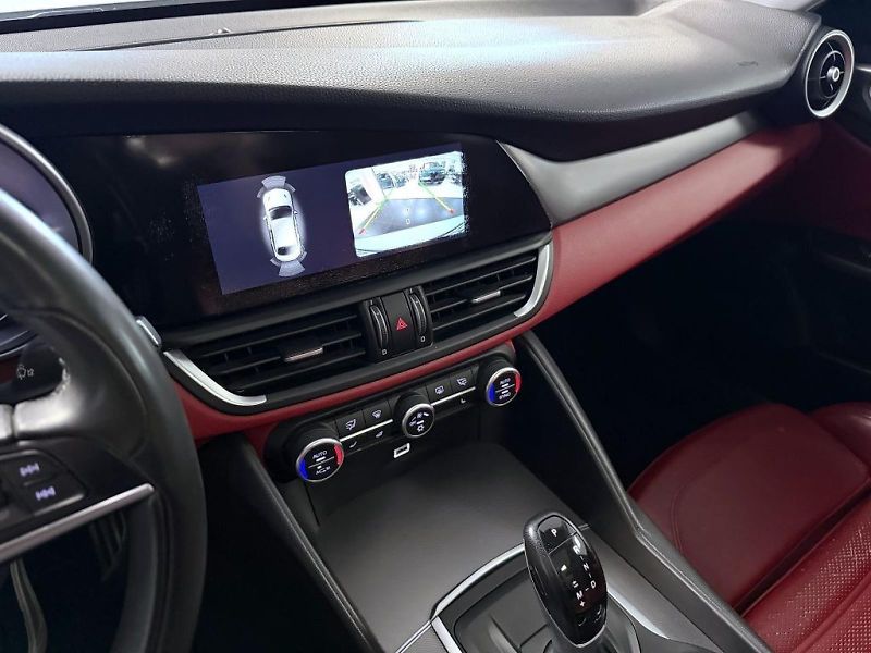 Alfa Romeo Giulia (2017) 2.0 T 280k AT8 ZF Q4 4x4 Veloc - fotka 12 z 20