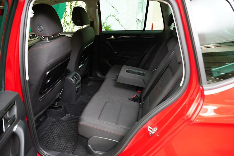 Volkswagen Golf Sportsvan - fotka 26 z 27