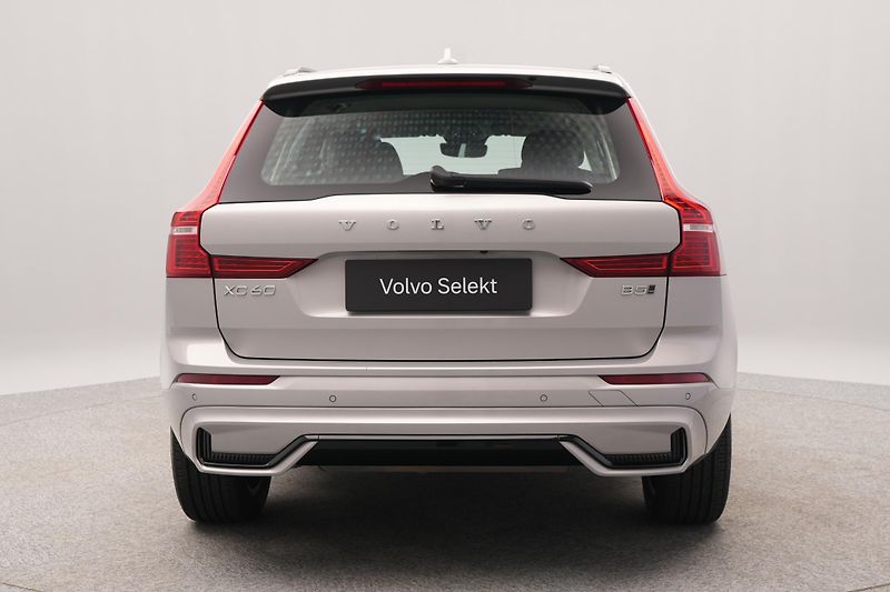 Volvo XC60 B5 AWD PLUS DARK CZ 1.maj - fotka 9 z 44