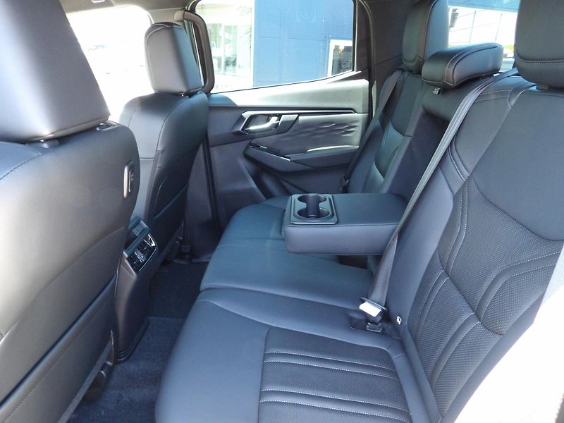 Isuzu D-Max (2026) LSE 2.2L 163K 4x4 8st. A/T - fotka 15 z 45