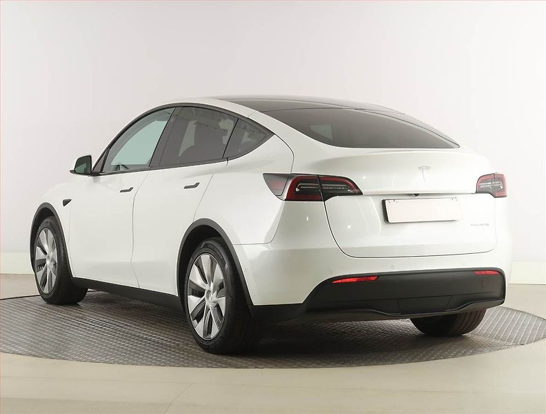 Tesla Model Y (2022) Long Range AWD 79kWh, SoH 93% - fotka 4 z 33