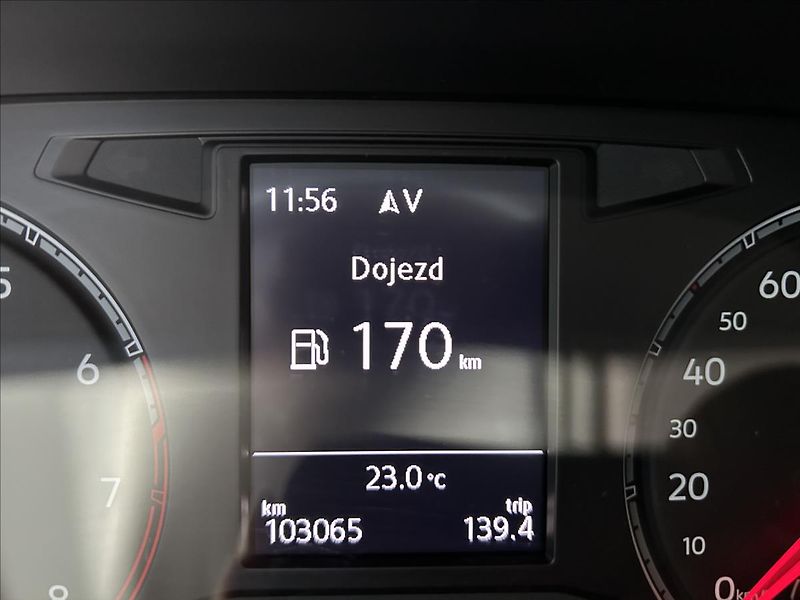 Volkswagen T-Roc 1,5   TSI 110kW,STYLE,TAŽNÉ - fotka 12 z 28