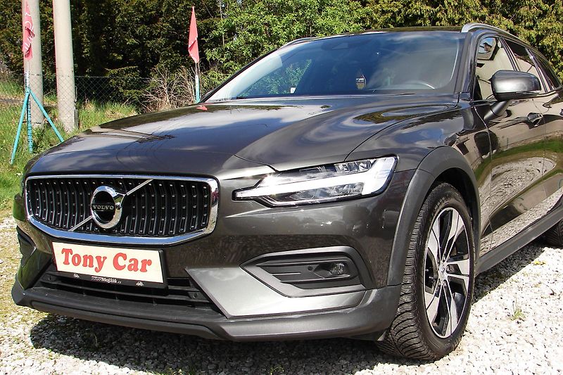 Volvo V60 CC 2.0B4 AWD MildHybrid ZADÁN! - fotka 1 z 46