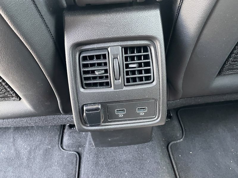 Renault Captur (2020) 1.3 TCe,103kW,Automat,Intens,Č - fotka 33 z 40