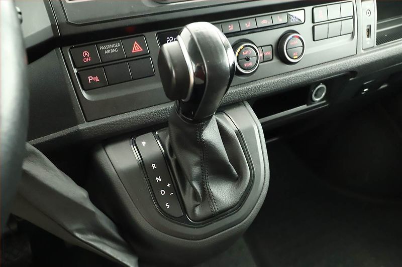 Volkswagen Caravelle (2017) Comfortline 2.0 TDI - fotka 10 z 17
