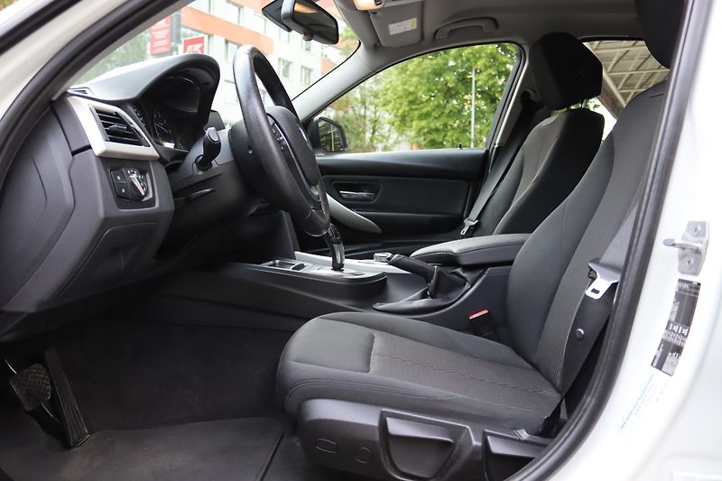 BMW Řada 3 318D TOURING F31 110kW - fotka 22 z 50
