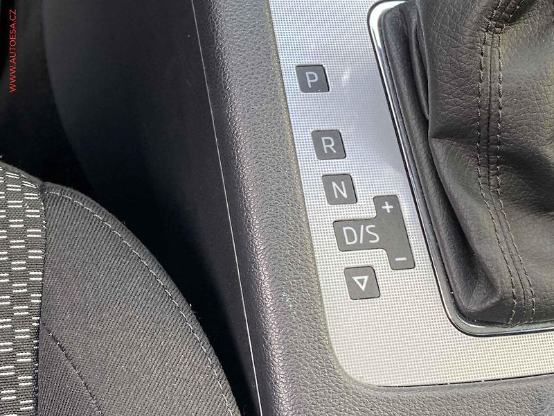 Škoda Octavia (2013) 2.0 TDi, DSG, webasto, xenon - fotka 14 z 19