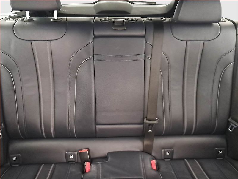 BMW Řada 5 (2018) M Sport 520d xDrive - fotka 10 z 17