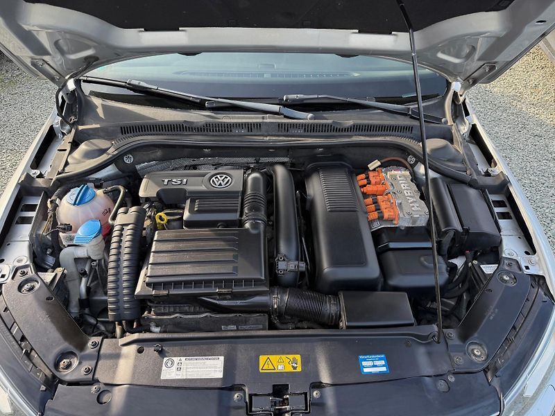 Volkswagen Jetta 1.4 TSI HYBRID DSG HIGHLINE - fotka 13 z 13