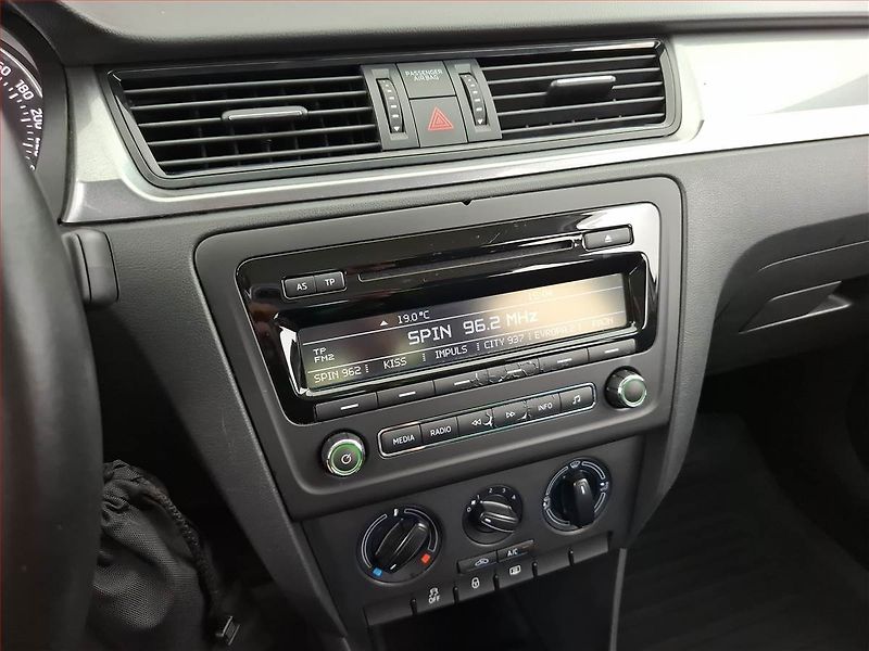Škoda Rapid (2014) Style 1.6 TDI, Automat - fotka 12 z 15