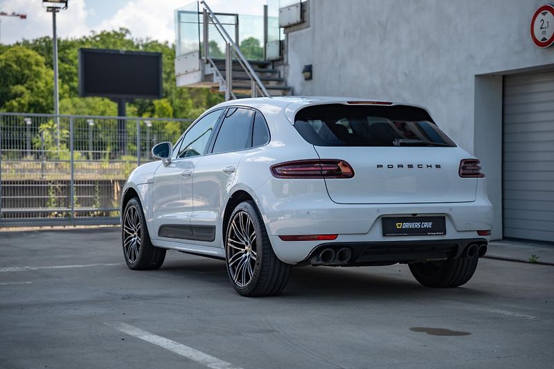 Porsche Macan (2018)  3.6 Turbo Performance & Black - fotka 5 z 21