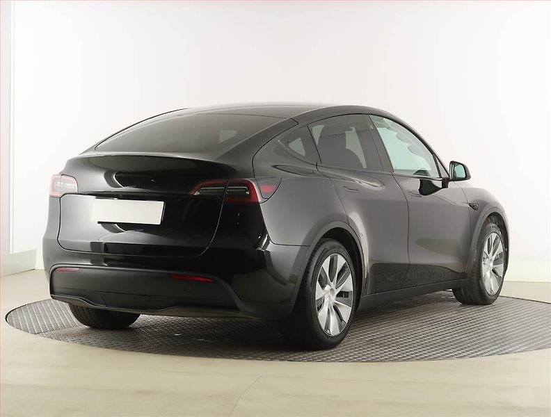 Tesla Model Y (2023) RWD LFP 60kWh, SoH 98% - fotka 5 z 33
