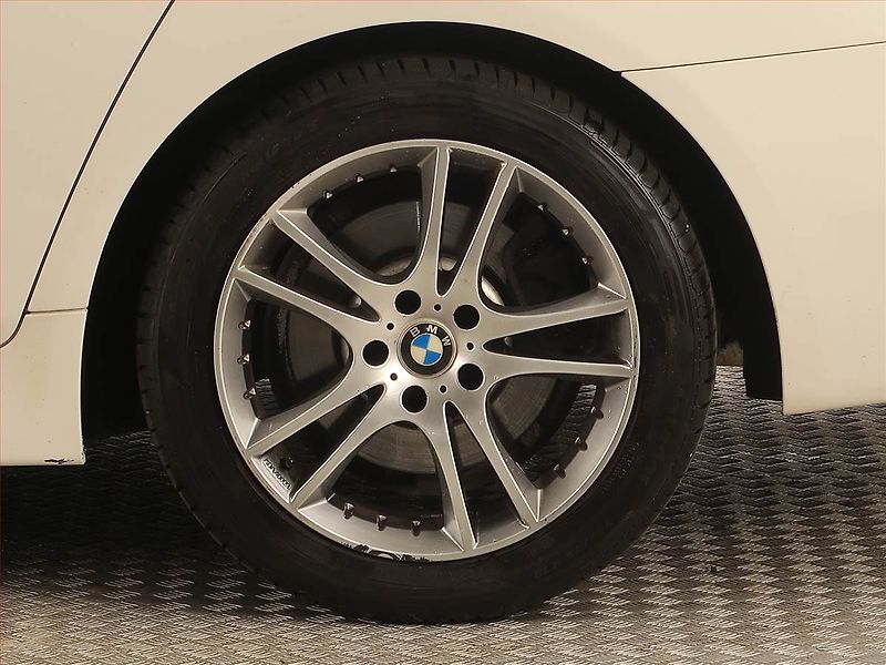 BMW Řada 5 (2013) 520d xDrive, 4X4, Automat - fotka 15 z 20