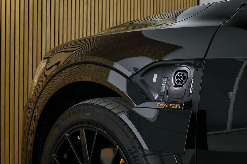 Audi e-tron 55 300kW S-line BlackEdi NV TZ - fotka 11 z 44