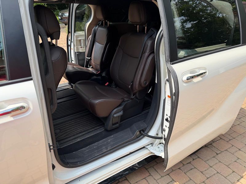 Toyota Sienna (2021) Platinum AWD - fotka 6 z 15