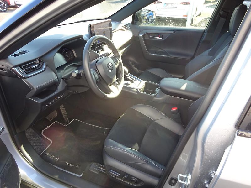 Toyota RAV4 2.5 HSD e-CVT AWD GR-Sport - fotka 10 z 24