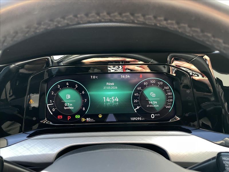 Volkswagen Golf 1,5 eTSI DSG Life  Variant - fotka 9 z 23