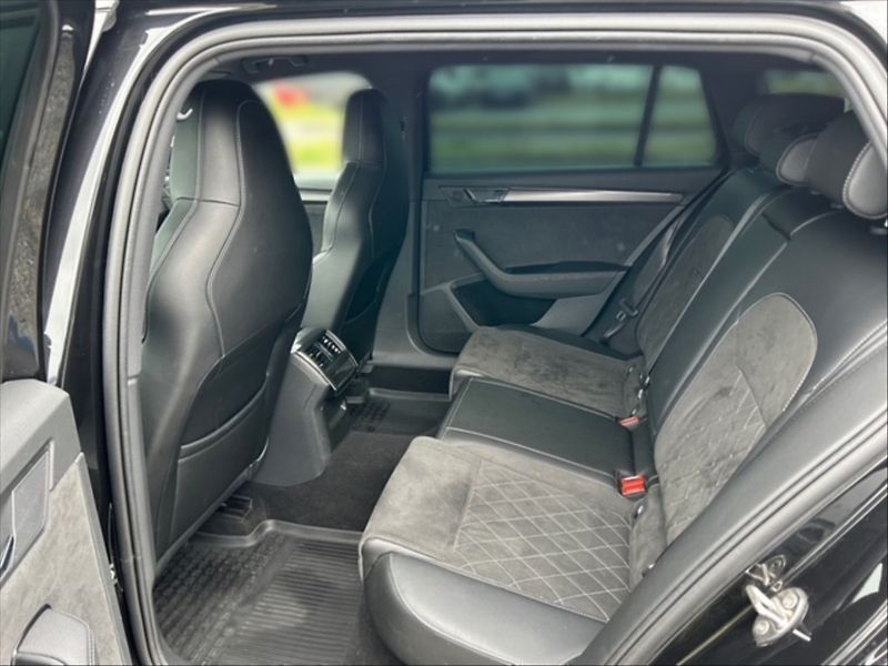 Škoda Superb 2,0 TDI 147 Sportline DSG - fotka 8 z 11