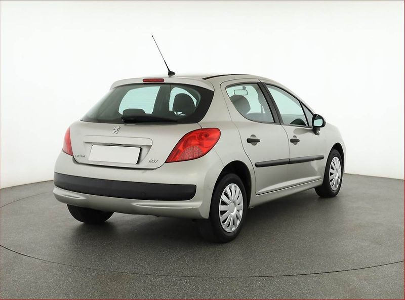 Peugeot 207 (2006) 1.4, v provozu - fotka 5 z 12