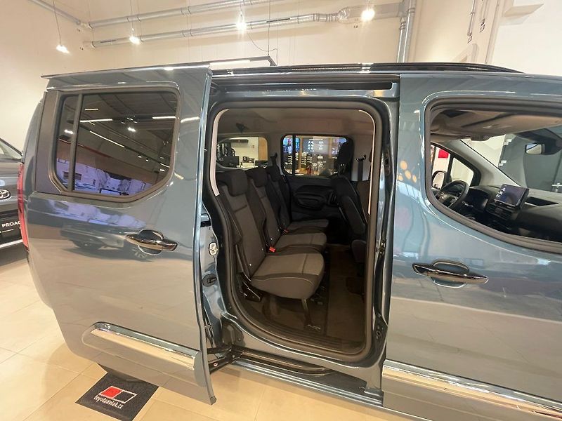 Toyota ProAce City Verso 1.5 D-4D M/T Family 7S - fotka 30 z 30