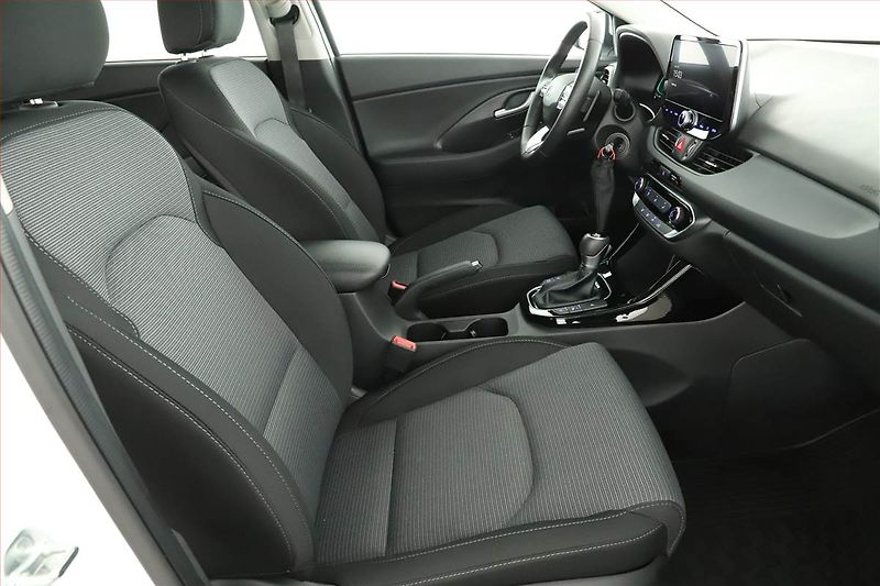 Hyundai i30 (2025) Family Smart 1.5 T-GDI MHEV 48 - fotka 7 z 20