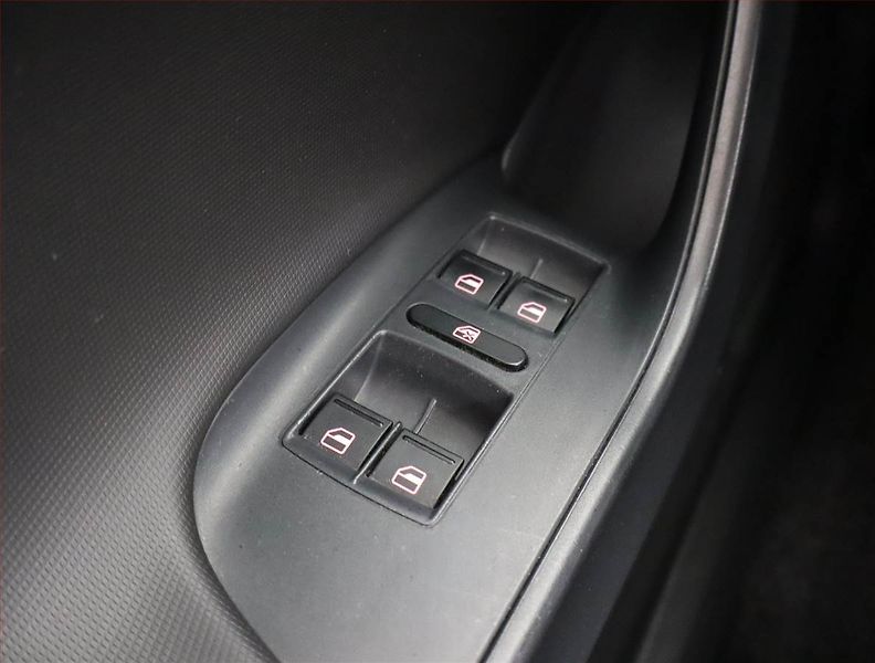 Seat Ibiza (2010) 1.4 16V, Serv.kniha, po STK - fotka 14 z 18