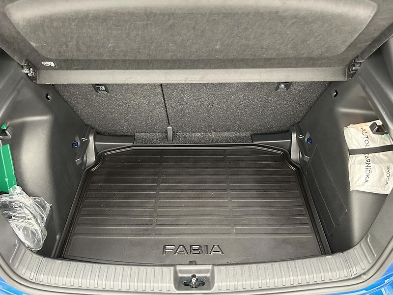 Škoda Fabia 1.0 TSI Monte Carlo - fotka 28 z 29