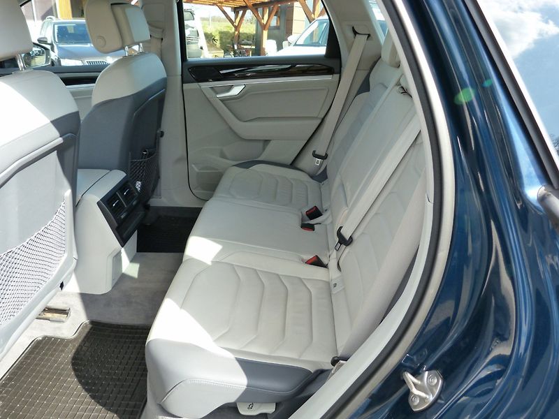 Volkswagen Touareg 3.0 TDI - fotka 38 z 42