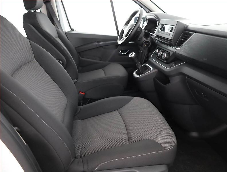 Renault Trafic (2023) 2.0 Blue dCi, Bus, 8Míst, ČR - fotka 7 z 17
