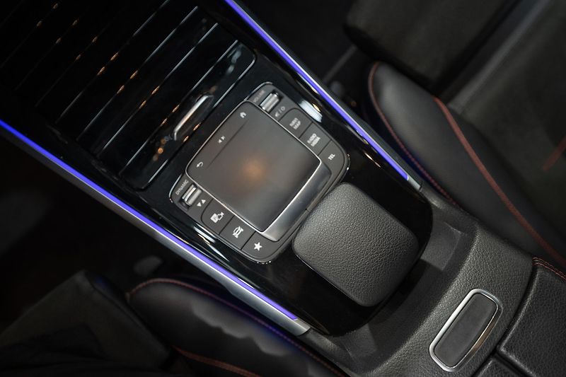 Mercedes-Benz GLB 200d 4Matic AMG Packet - fotka 15 z 40
