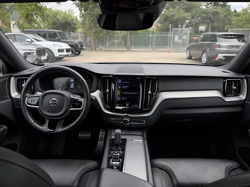 Volvo XC60 B4 2.0d 4X4 R-Design - fotka 11 z 29