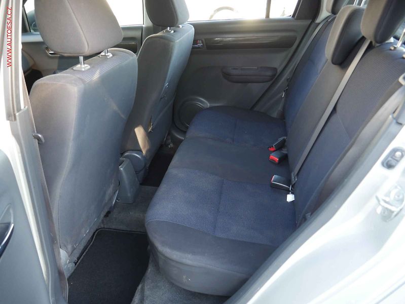 Suzuki Swift (2007) 1.3VVT 4x4 - fotka 10 z 17