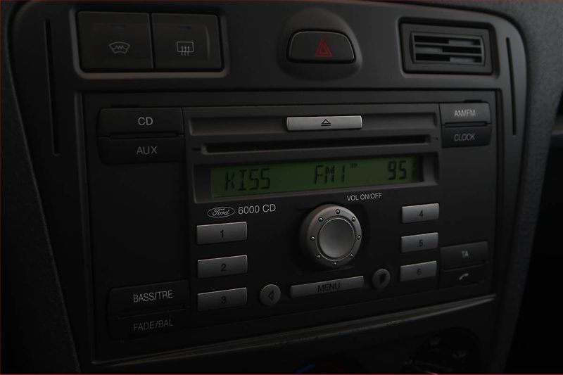 Ford Fusion (2007) 1.4, po STK, Klima, rezervace - fotka 12 z 15