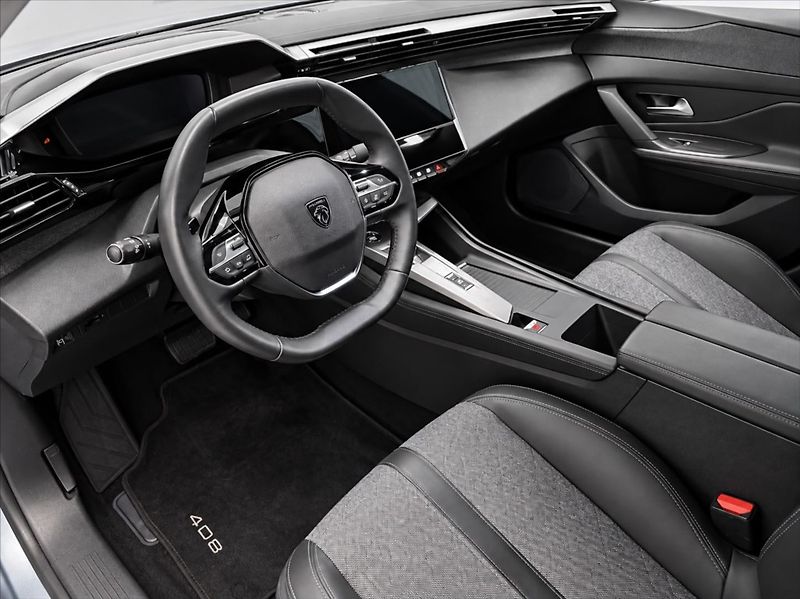 Peugeot 408 1,2 Puretech 130 - ALLURE - fotka 8 z 14