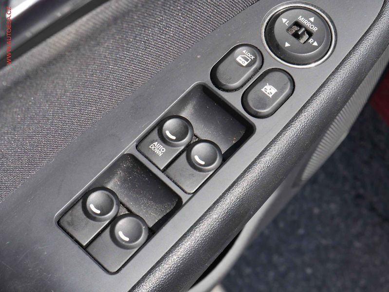 Hyundai i30 (2010) 1.6 16V, ČR, AC, STK1/28 - fotka 12 z 16