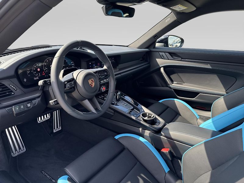 Porsche 911 Carrera - fotka 13 z 28