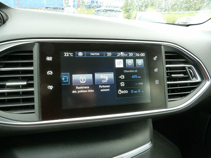 Peugeot 308 1,2 PureTech - fotka 17 z 23
