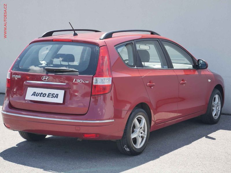 Hyundai i30 (2010) 1.6 16V, ČR, AC, STK1/28 - fotka 4 z 16